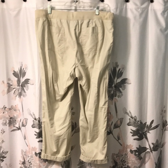 Light weight pull on pants! - Picture 2 of 5